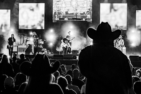 whiskeymyers.2025.8.25P8240115