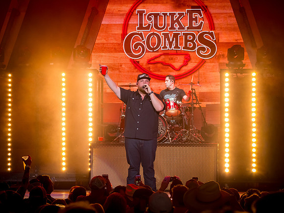 lukecombs.2018.5.17P1020285