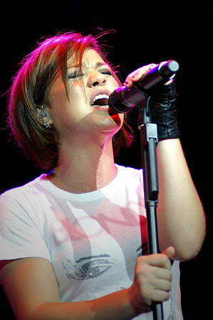 kellyclarkson.2006.7.24KellyClarksonUMB Jul-24-06_036