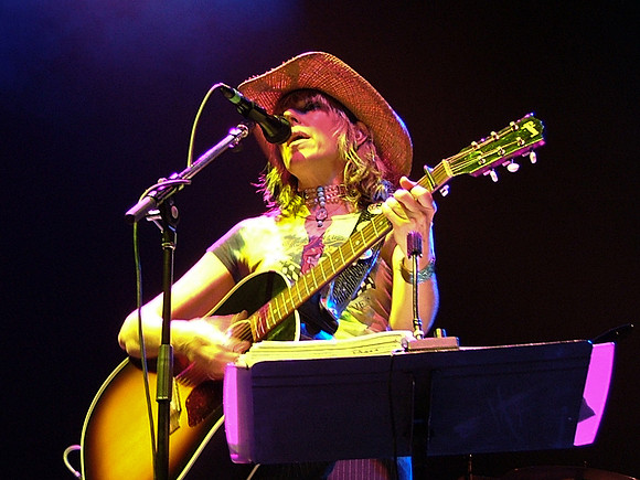 lucindawilliams.2005.9.16LucWill UMB Sept16-05_07