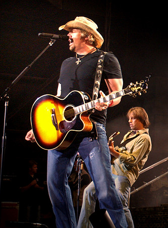 tobykeith.2006.9.29TobyKeith UMB Sept-29-06_024