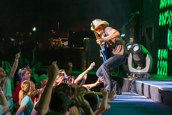 bradpaisley.2010.5.2920100529-IMG_0991