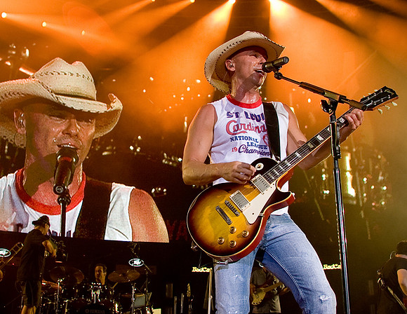 kennychesney.2008.9.11ChesneyLlambert2008.09.11 260
