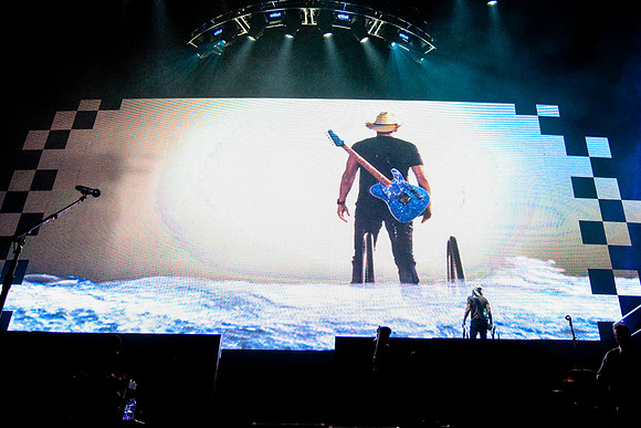 bradpaisley.2010.5.2920100529-IMG_0741