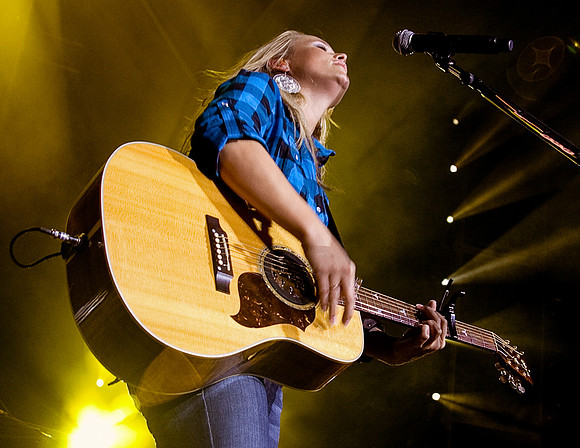 mirandalambert.2008.9.11ChesneyLlambert2008.09.11 143