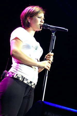 kellyclarkson.2006.7.24KellyClarksonUMB Jul-24-06_016