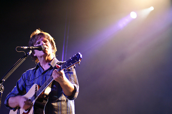 johnfogerty.2006.6.9FogertyUMB Aug-22-06_050
