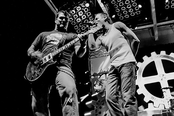 3doorsdown.2005.8.63DD Aug05Film_13