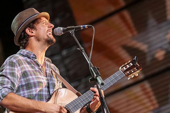 jasonmraz-farmaid.2009.10.4IMG_9596