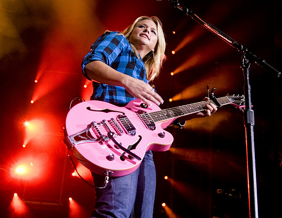 mirandalambert.2008.9.11ChesneyLlambert2008.09.11 100