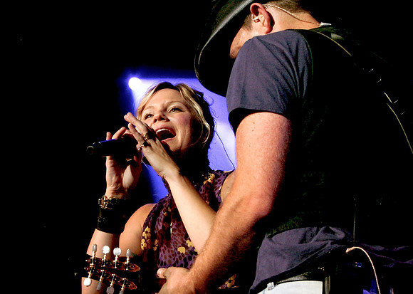 sugarland.2007.8.10UMB Chesney 08102007 074