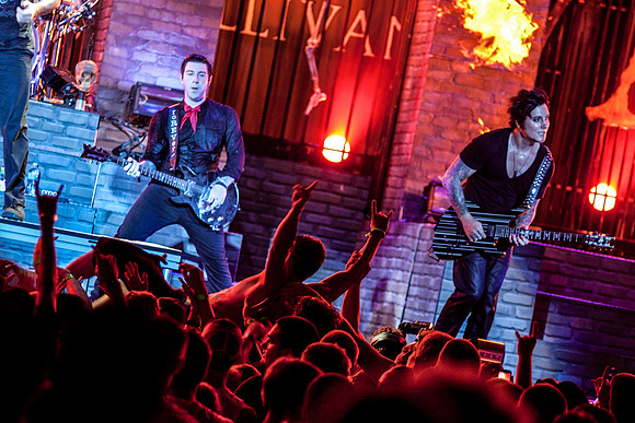 avengedsevenfold.2010.8.14A7XPointfestStL08.14.10-2874