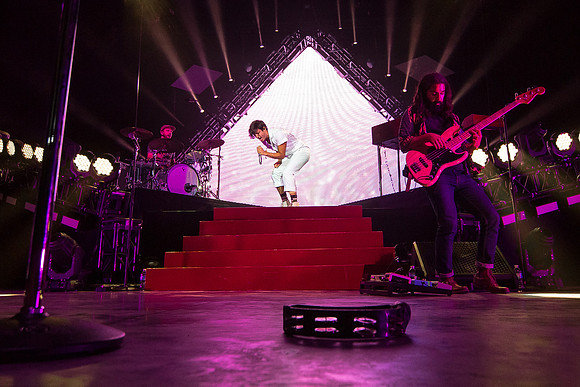 Young The Giant 8/4