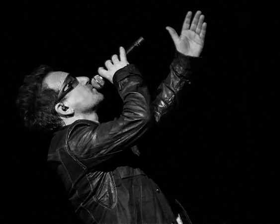 bono.U2.busch.2011.07.17-IMG_4193-Edit