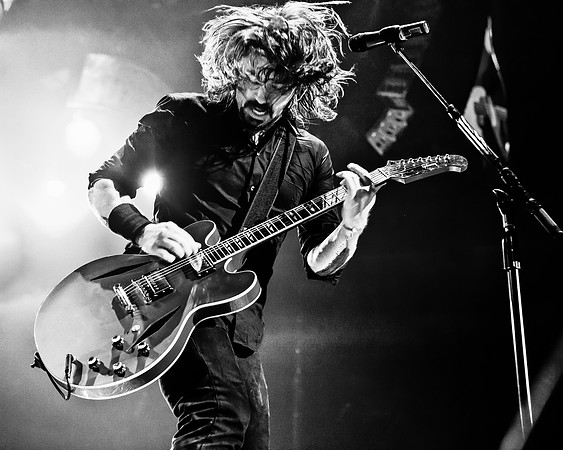 foo.fighters.grohl.2011.09.17-FooFightersStL09.17.11-8503
