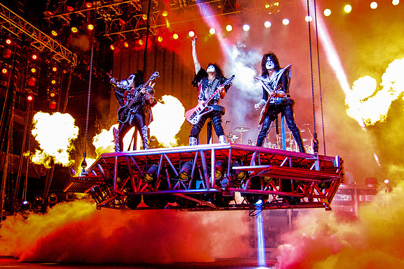 kiss.2012.8.27IMG_2595-Edit-Edit